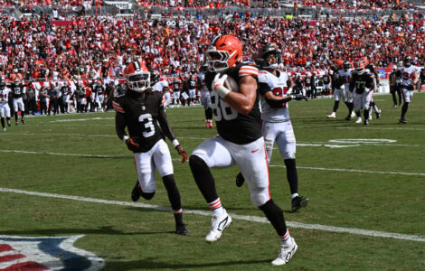 Deshaun Watson outplays Baker Mayfield, leading the Browns to a 23-19 win over the Buccaneers
